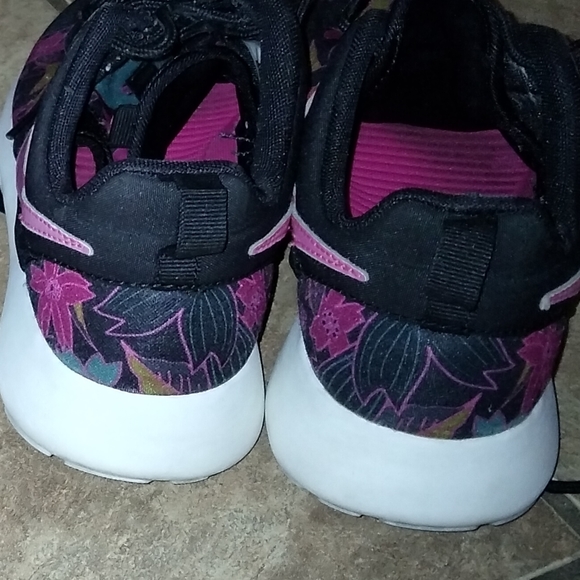 NIKE - Picture 6 of 8